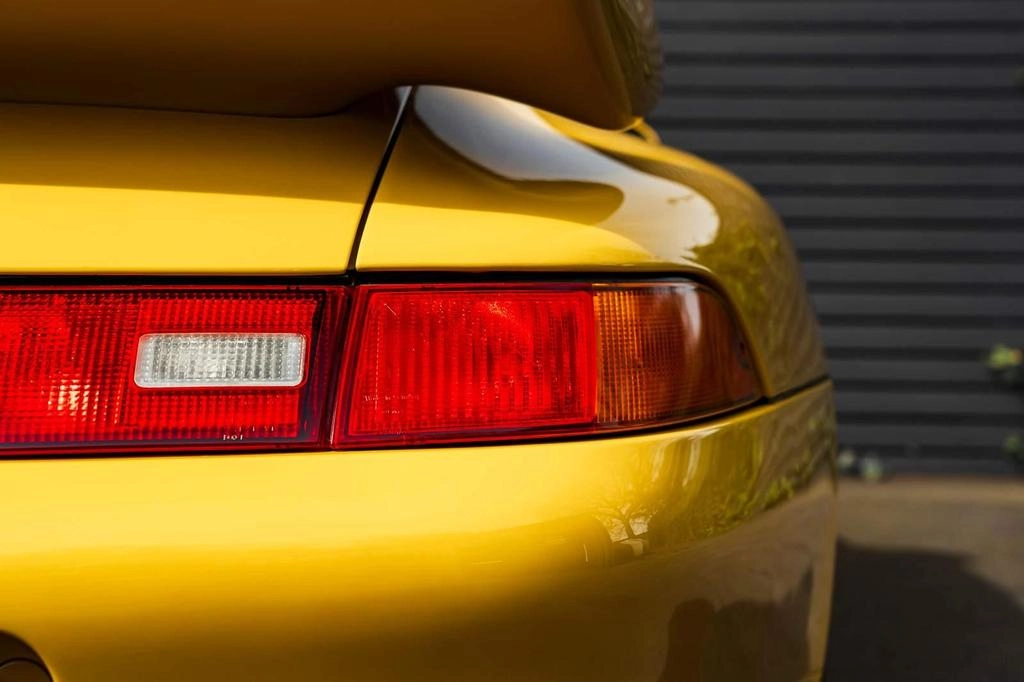 Porsche 911 Carrera RS 3.8 (993) - Image 14